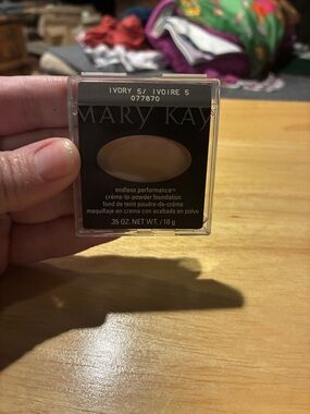 Mary Kay Endless Performance Crème-to-Powder Foundation - Ivory 5